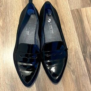 *SOLD* Dr scholls loafers. Very comfortable and great for the office!